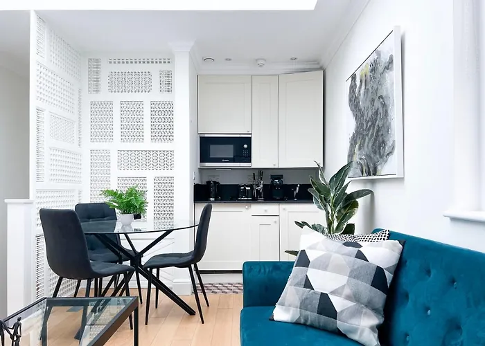 Museum St Central Soho Townhouse
